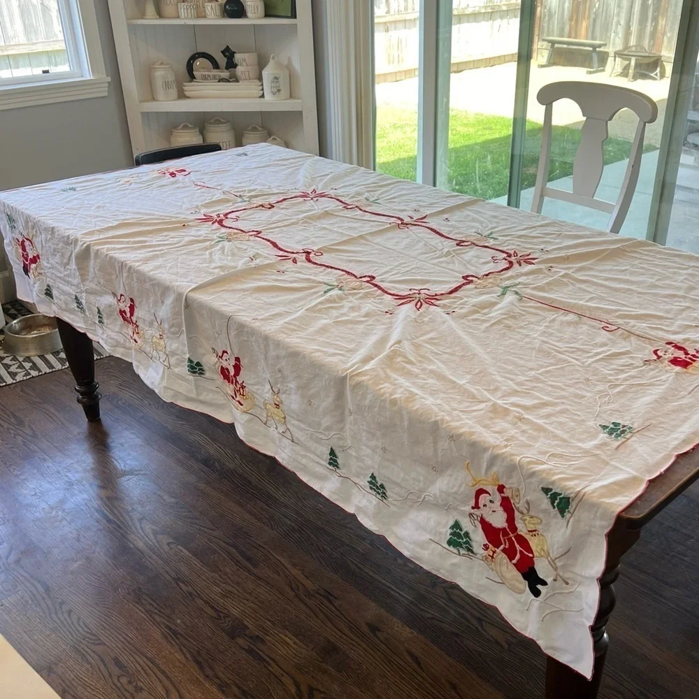 VTG Santa Reindeer Embroidered Tablecloth Scallop Edge Kitschy Retro Christmas